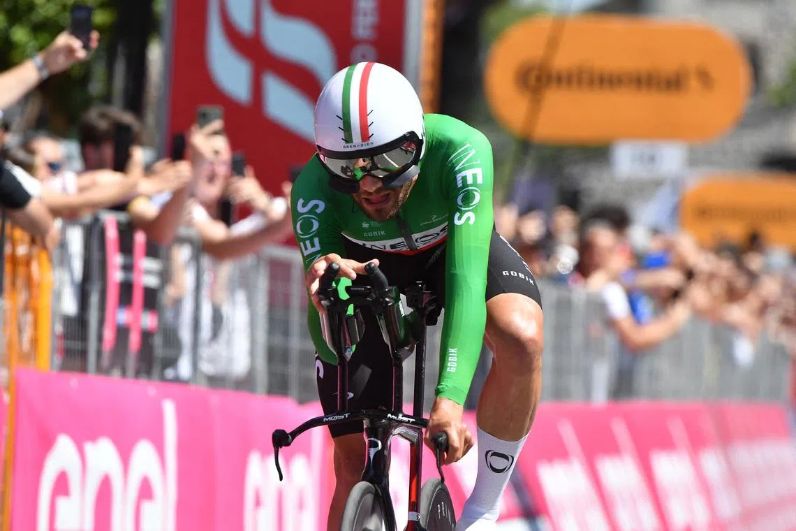 Cycling - Giro d'Italia - Stage 14 - Castiglione delle Stiviere to Desenzano del Garda - Italy - May 18, 2024 INEOS Grenadiers' Filippo Ganna in action during stage 14 REUTERS/Jennifer Lorenzini