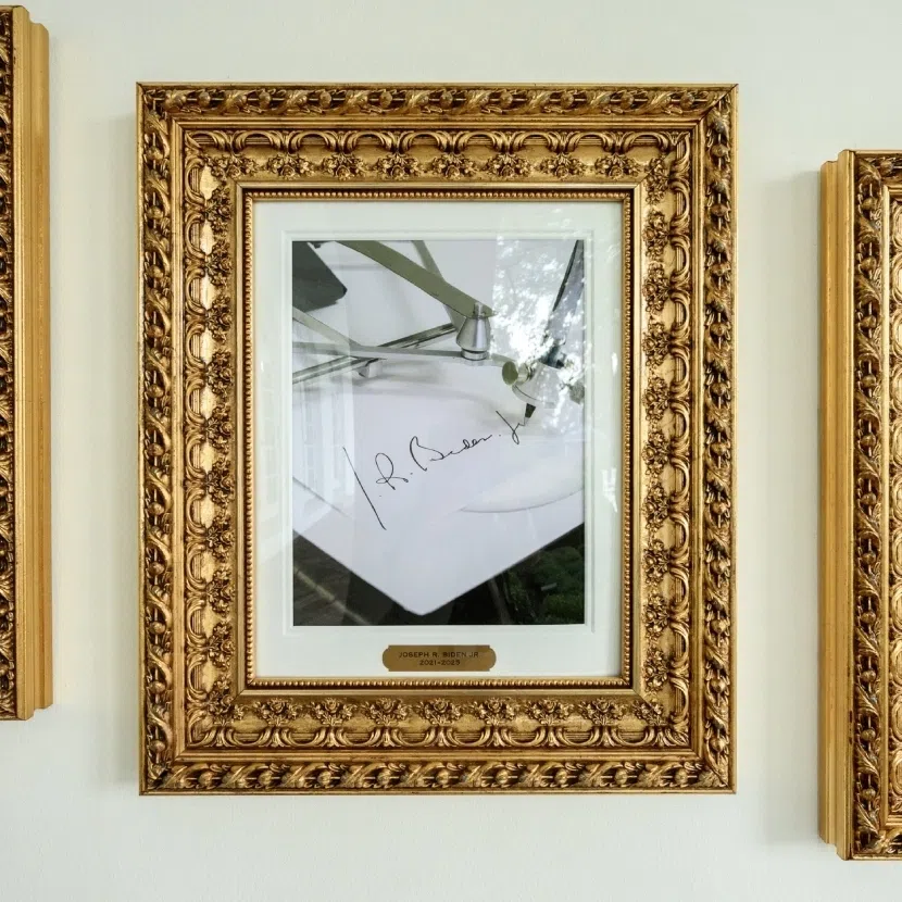 In the spot for former President Joe Biden is a picture of an autopen signing his name.