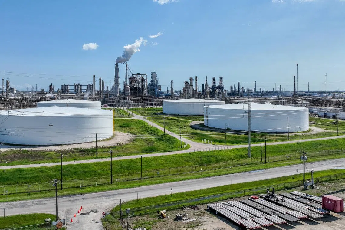 Oil firms were purchasing ads on Google’s front page to downplay their role in climate change, a new report says.
