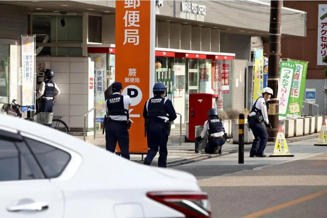 Special police units trained in negotiations and crisis management have been dispatched to the Warabi Post Office at around 4pm local time.