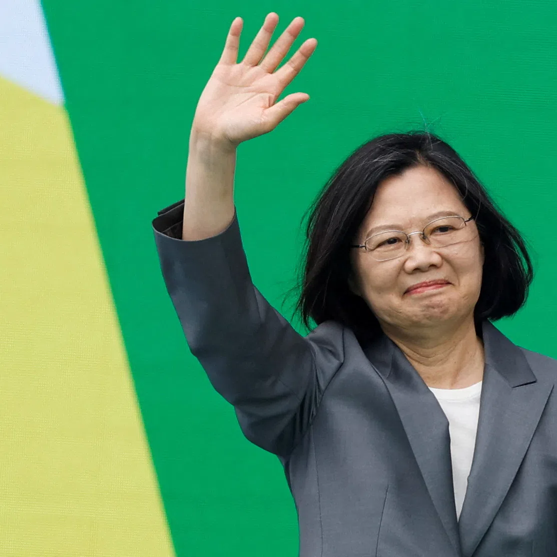 FILE PHOTO: Taiwan's former President Tsai Ing-wen waves during the inauguration of new President Lai Ching-te and new Vice President Hsiao Bi-khim, outside the Presidential office building in Taipei, Taiwan May 20, 2024. REUTERS/Carlos Garcia Rawlins/File Photo