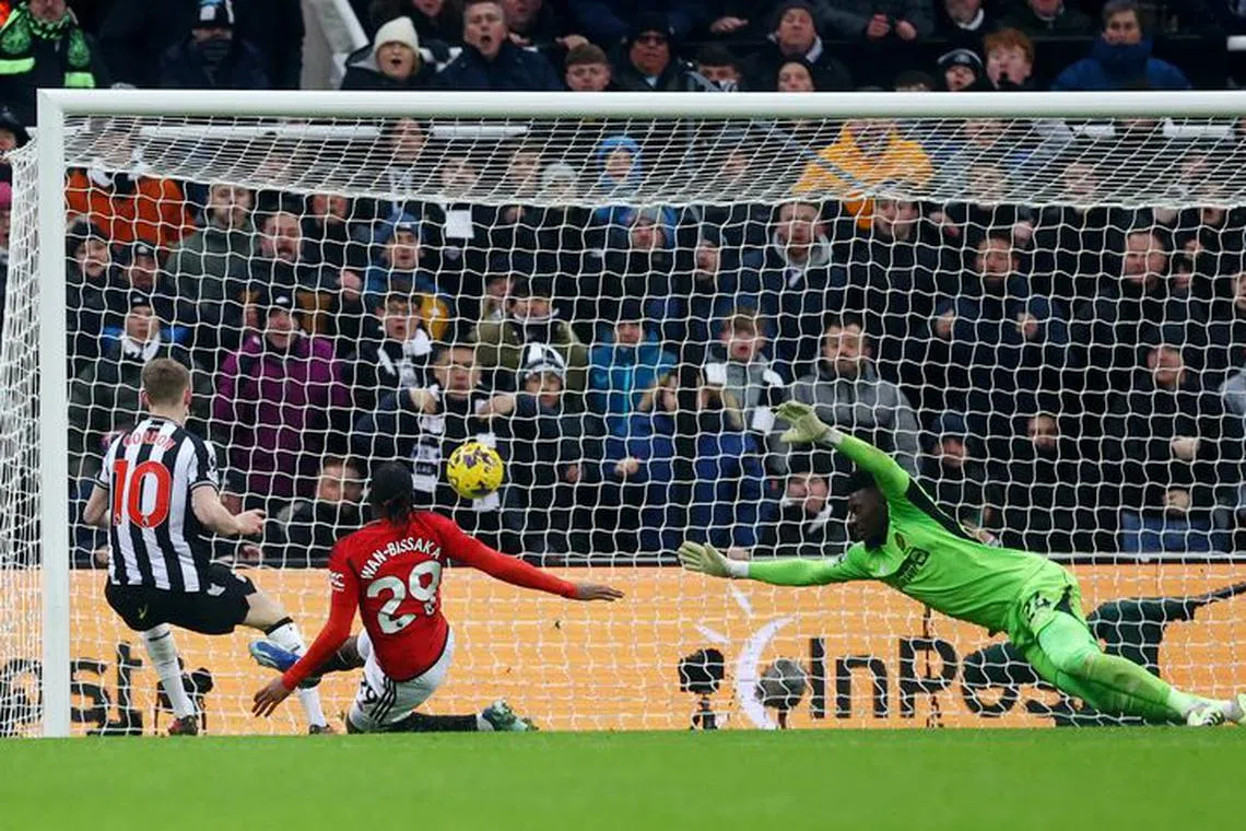 Soccer Football - Premier League - Newcastle United v Manchester United - St James' Park, Newcastle, Britain - December 2, 2023 Newcastle United's Anthony Gordon scores their first goal Action Images via Reuters/Lee Smith