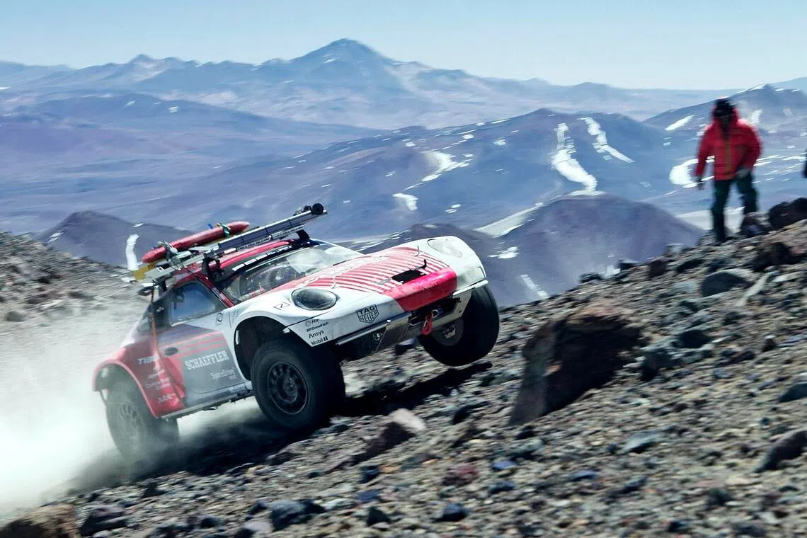 The Porsche Museum dedicates a special exhibition to the 911’s altitude world record, open until June 28.