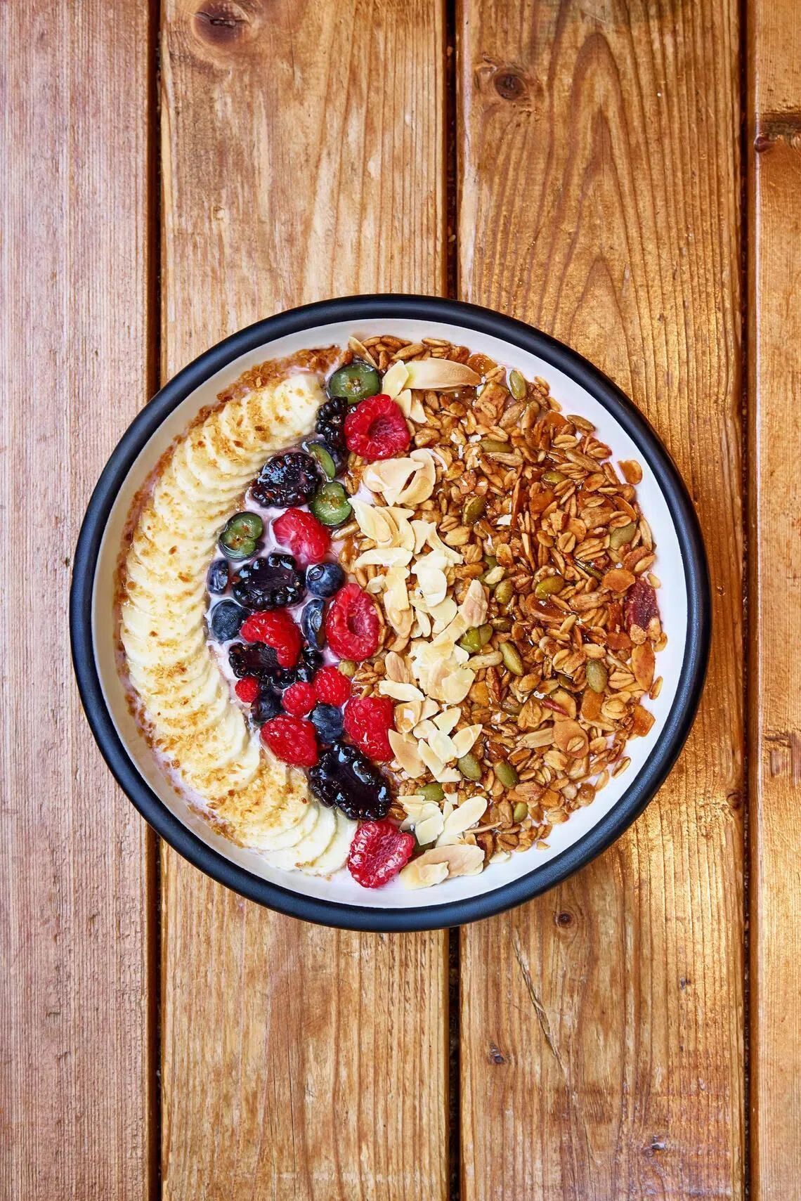 Tigela de iogurte de açaí Elephant Grounds.