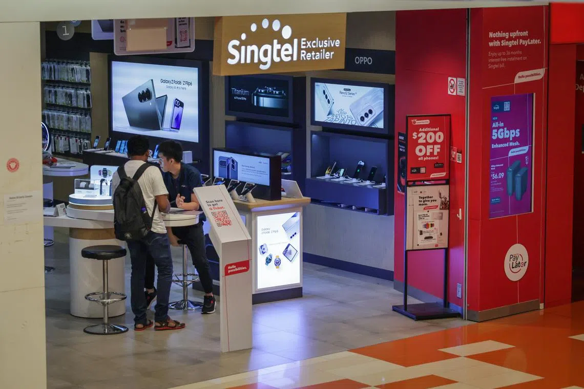 Singapore’s largest telco Singtel ended the week higher after an initial fall.