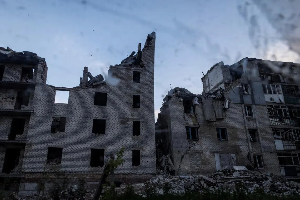FILE PHOTO: A view shows heavily damaged residential buildings in the town of Chasiv Yar, amid Russia's attack on Ukraine, in Donetsk region, Ukraine May 23, 2023. REUTERS/Yevhenii Zavhorodnii/File Photo