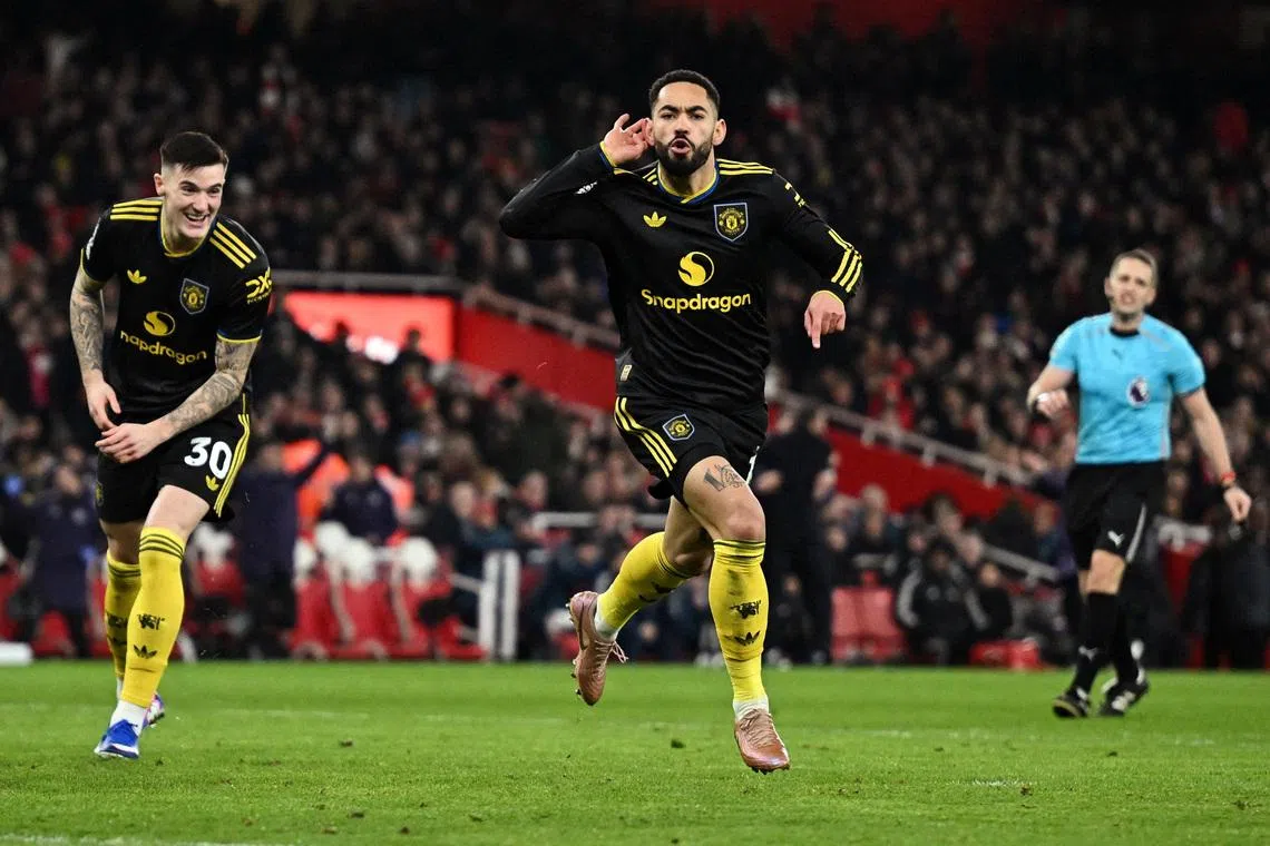 Soccer Football - Premier League - Arsenal v Manchester United - Emirates Stadium, London, Britain - January 25, 2026 Manchester United's Matheus Cunha celebrates scoring their third goal with Benjamin Sesko REUTERS/Dylan Martinez