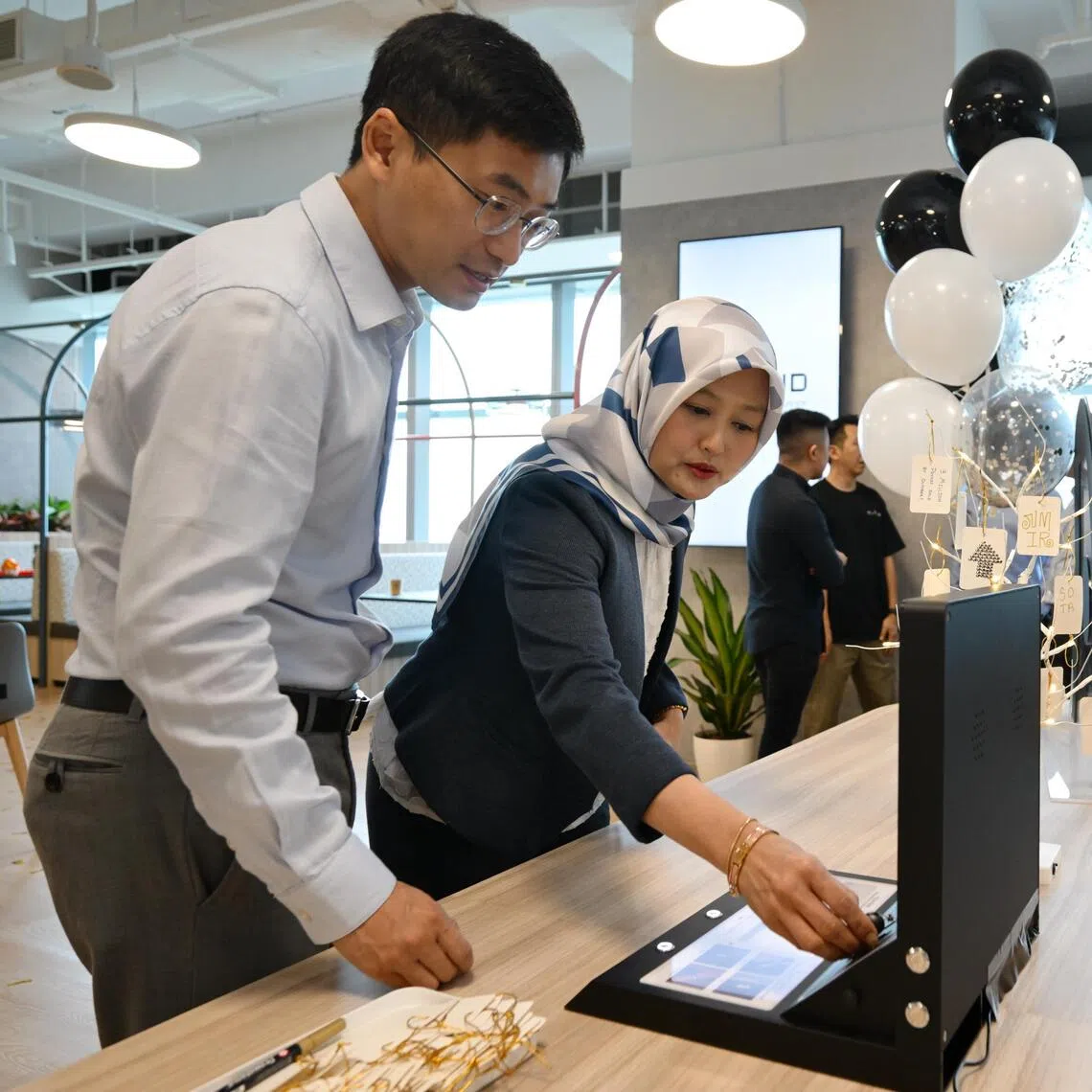 Minister of State for Digital Development and Information Rahayu Mahzam and Plaud CEO Nathan Xu at the opening of Plaud’s Asia-Pacific headquarters on Sept 16.