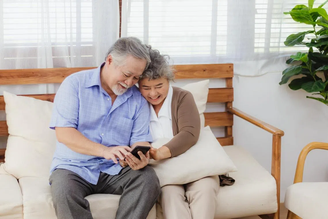Besides buying your parents a box of chocolates or a bouquet of flowers, why nothelp them achieve financial wellness and security?