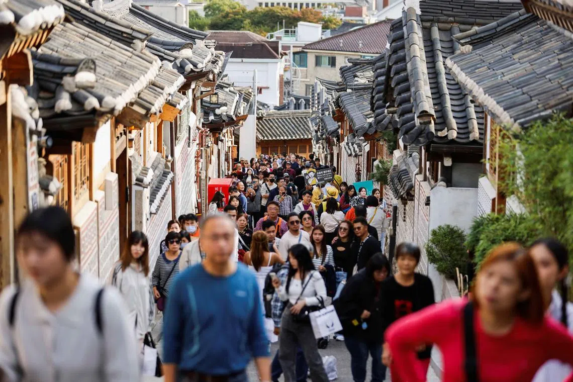 A large crowd of tourists walks through Bukchon Hanok Village in Seoul, South Korea, October 25, 2024. REUTERS/Kim Soo-hyeon