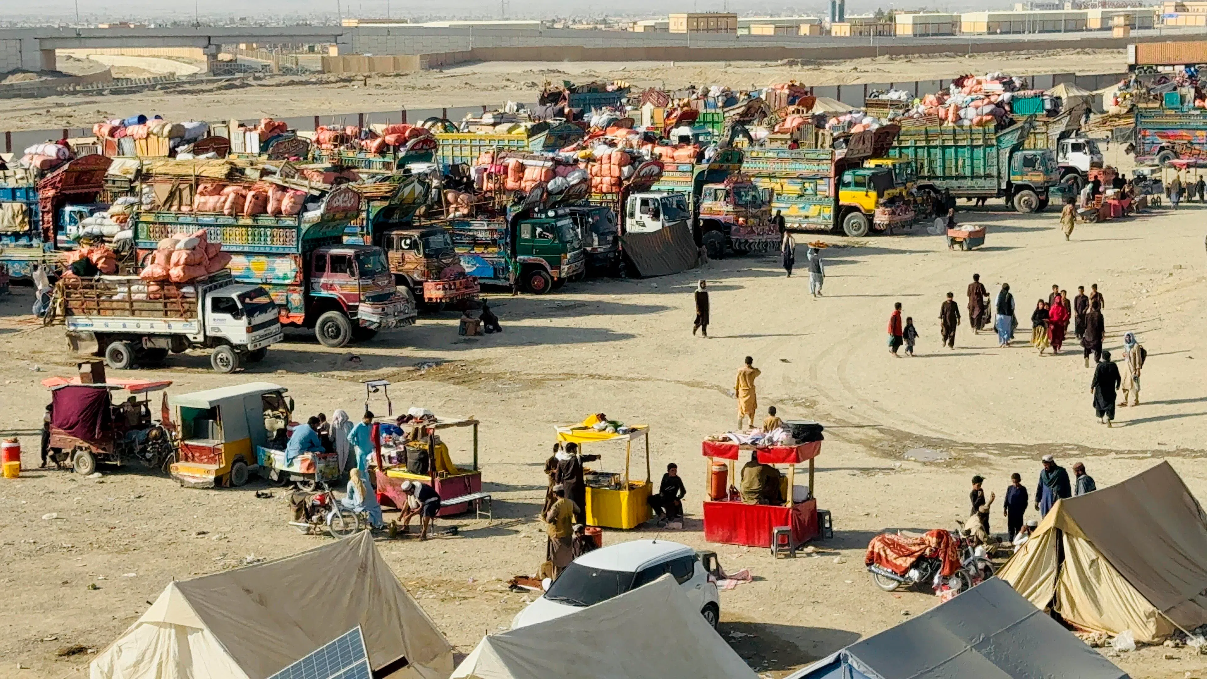 Afghan refugees prepare to return to Afghanistan at the border in Chaman, Pakistan on Oct 26.