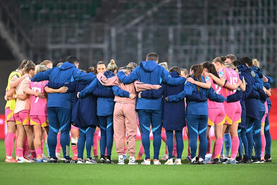 Soccer Football - Women's Nations League - League A - Germany v Scotland - Volkswagen Arena, Wolfsburg, Germany - April 8, 2025 Scotland players after the match REUTERS/Carmen Jaspersen