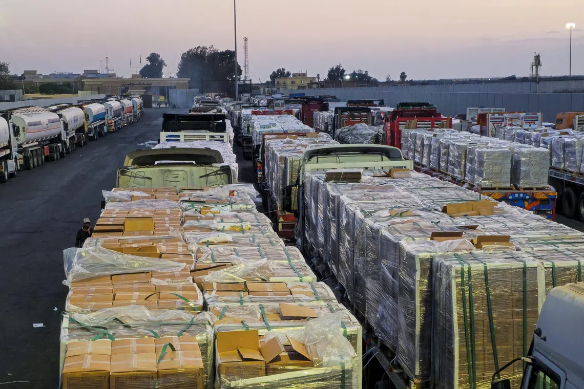Trucks carrying humanitarian aid and fuel line up at the crossing into the Gaza Strip at the Rafah border on the Egypt side, amid a ceasefire between Israel and Hamas in Gaza, in Rafah, Egypt, October 17, 2025. REUTERS/Stringer
