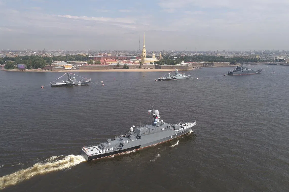 FILE PHOTO: The Russian small missile ship \"Serpukhov\" is seen with warships of the Baltic Fleet on the Neva River during a rehearsal for the Navy Day parade, with the Peter and Paul Fortress seen in the background, in St. Petersburg, Russia July 28, 2017. REUTERS/Anton Vaganov/File Photo