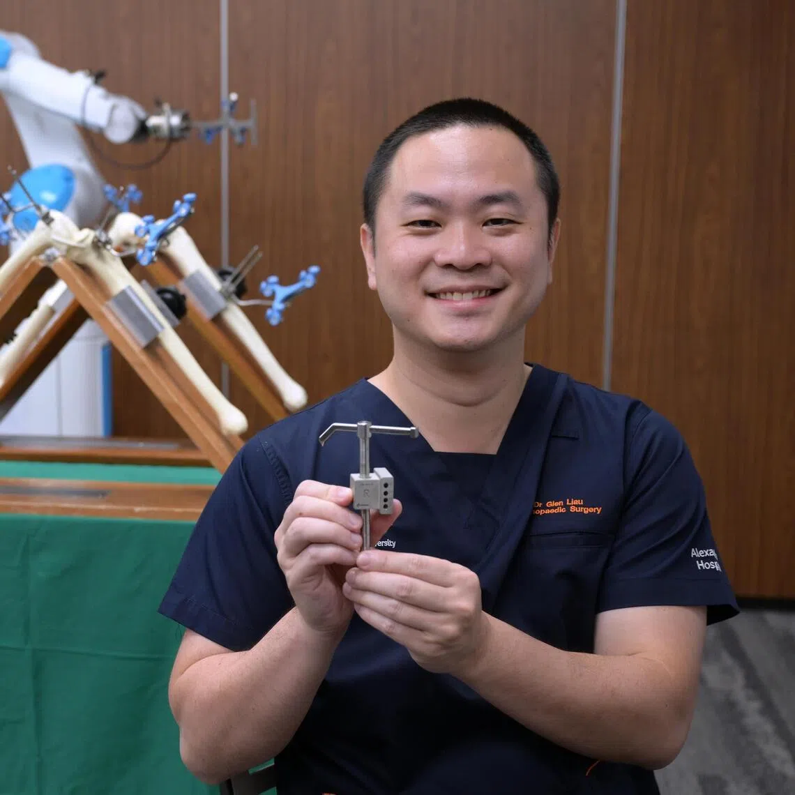 Orthopaedic surgery consultant Adjunct Assistant Professor Glen Liau, who led the team that came up with a pin guide tool that allows for better single-incision robotic total knee arthroplasty.