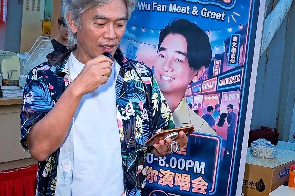 Taiwanese host Jacky Wu makes surprise appearance at Clementi pasar malam