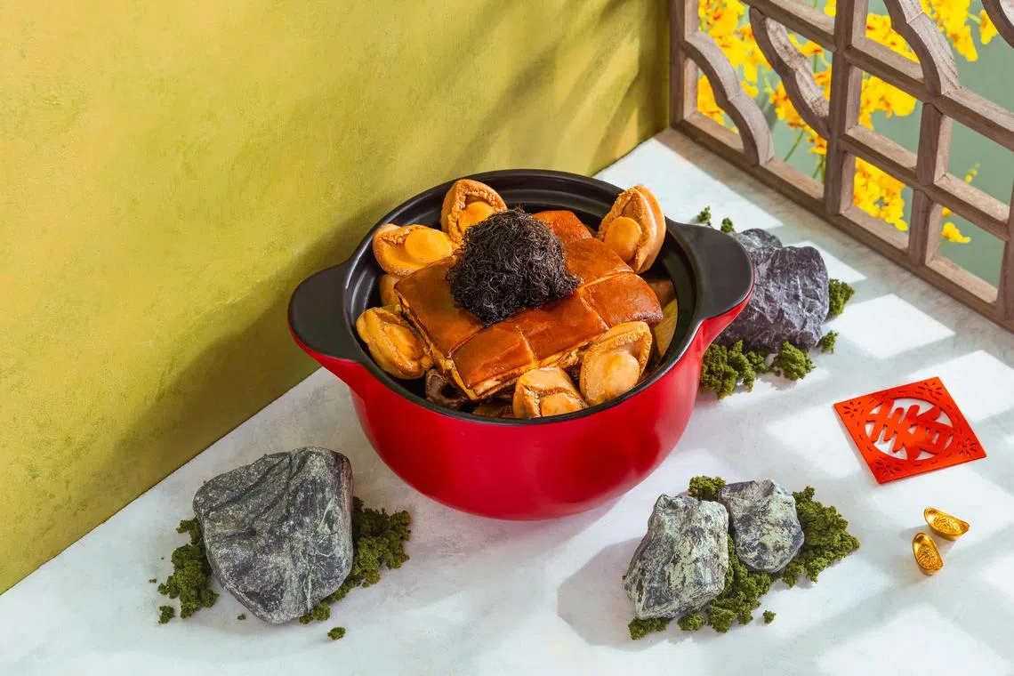 Wah Lok Cantonese Restaurant's Prosperity Pot.