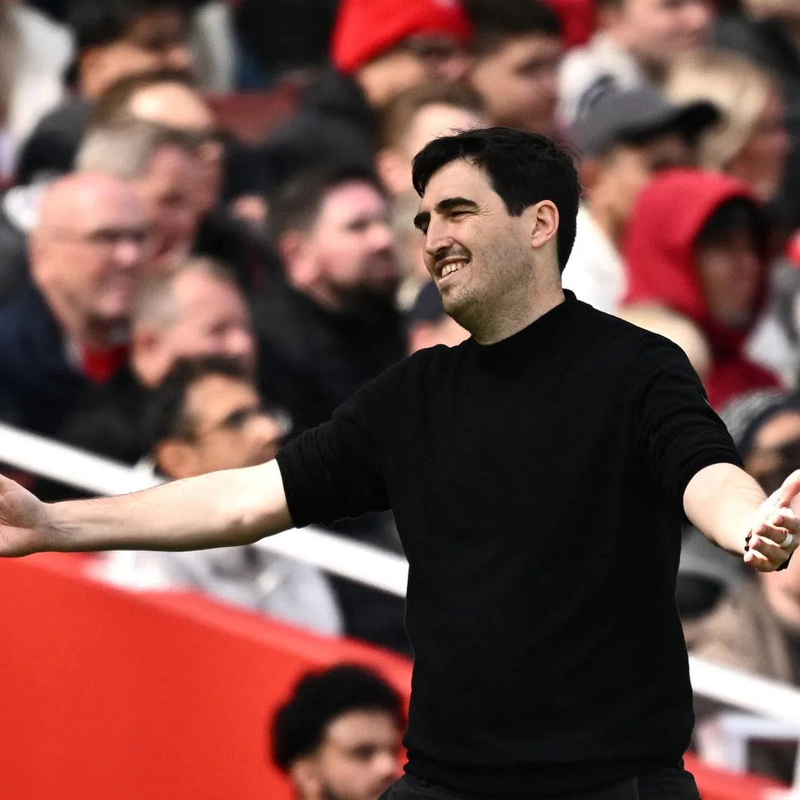 Soccer Football - Premier League - Arsenal v AFC Bournemouth - Emirates Stadium, London, Britain - April 11, 2026 AFC Bournemouth manager Andoni Iraola reacts REUTERS/Dylan Martinez