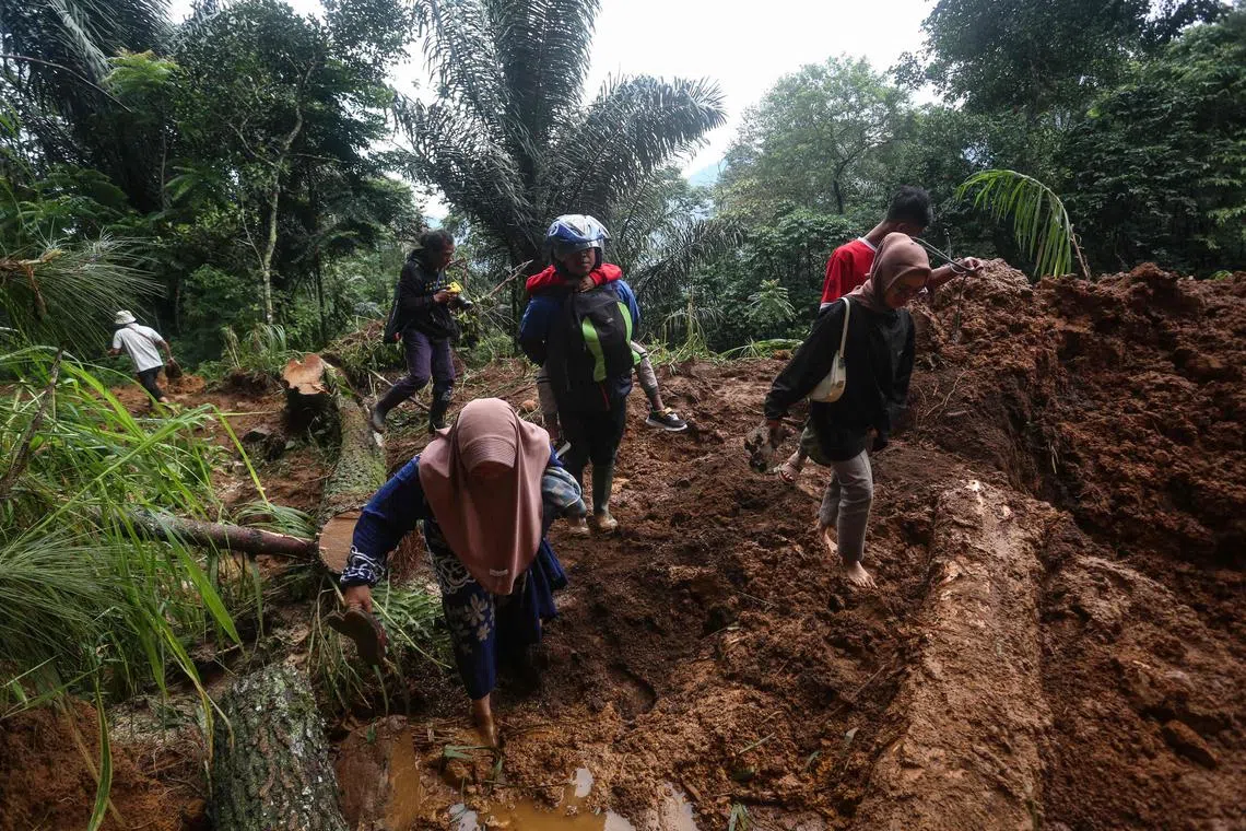 The landslide occurred on a main road connecting the city of Pekalongan with a tourist destination area.
