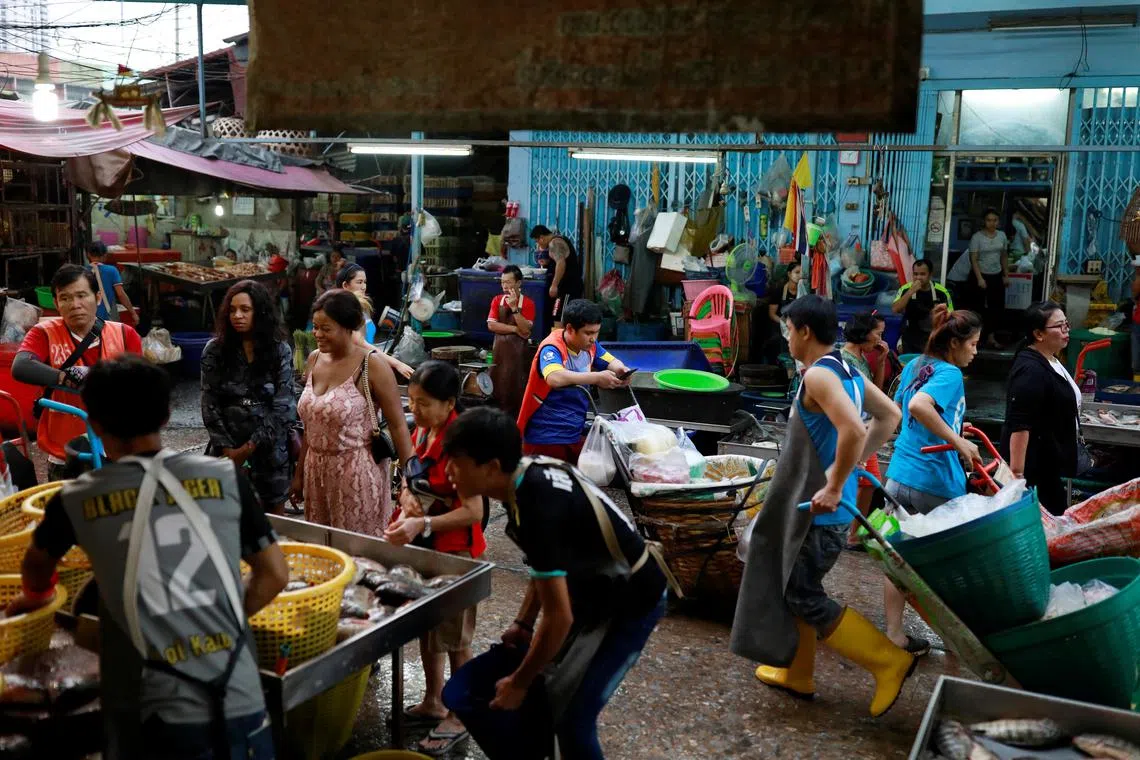 A general view of Khlong Toei fresh market during busy hour in Bangkok, Thailand, September 8, 2019. REUTERS/Soe Zeya Tun/File Photo