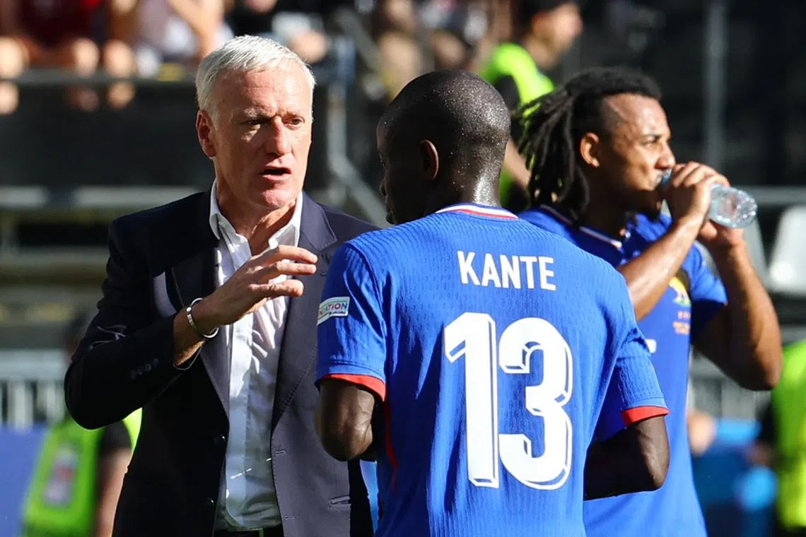 Soccer Football - Euro 2024 - Group D - France v Poland - Dortmund BVB Stadion, Dortmund, Germany - June 25, 2024 France coach Didier Deschamps gives instructions to N'Golo Kante REUTERS/Bernadett Szabo