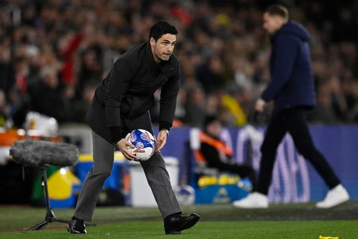 Soccer Football - FA Cup - Quarter Final - Southampton v Arsenal - St Mary's Stadium, Southampton, Britain - April 4, 2026 Arsenal manager Mikel Arteta with the match ball REUTERS/Tony O Brien