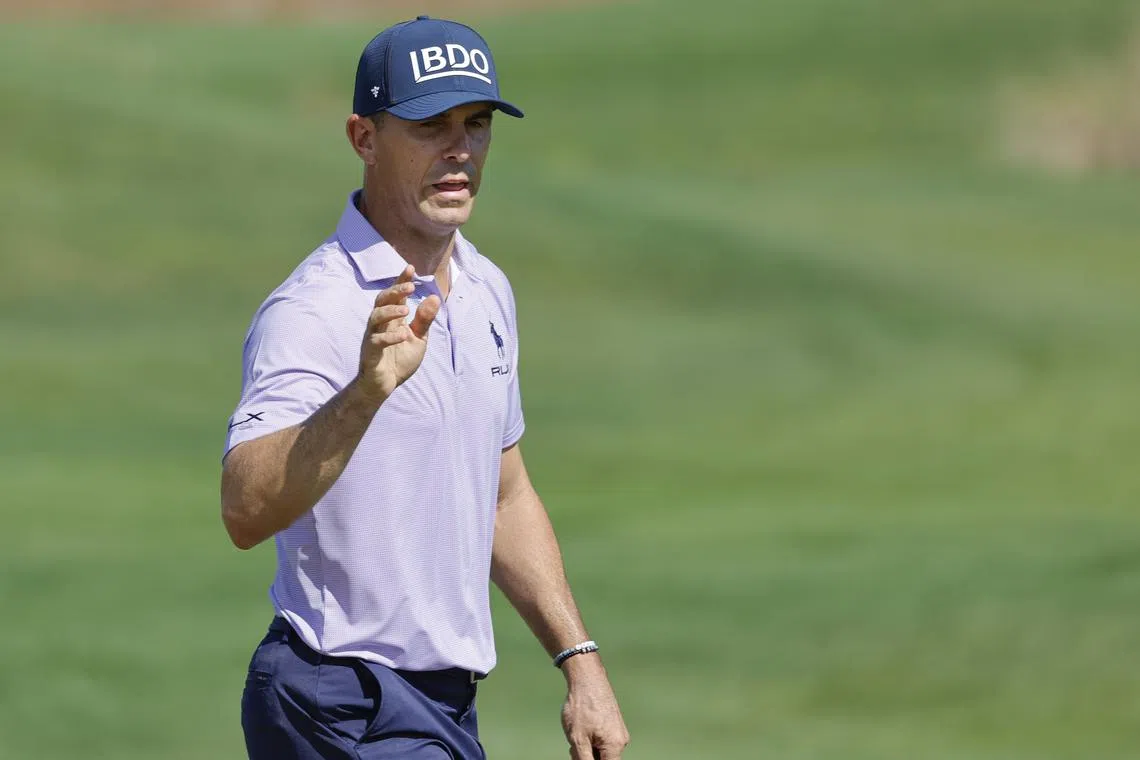 Later, gator Horschel shoos alligator off PGA Tour course with club