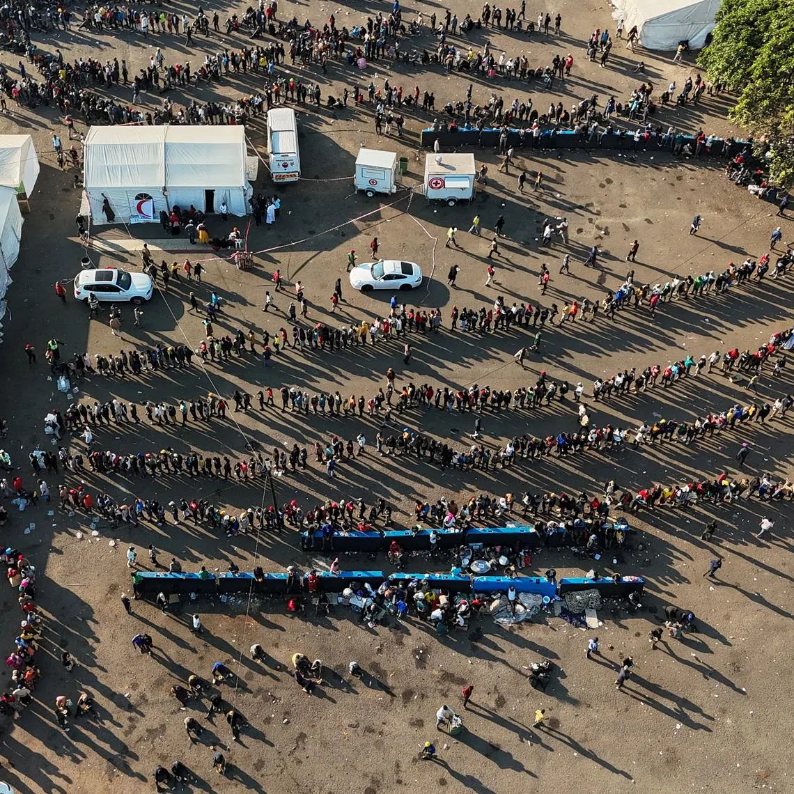 A drone view of thousands of Malawians at a Durban drive-in site amid fears of anti-immigrant violence ahead of a June 30 deadline set by activists demanding undocumented migrants leave the country, in Durban, South Africa, June 25, 2026. REUTERS/Siyabonga Sishi     TPX IMAGES OF THE DAY