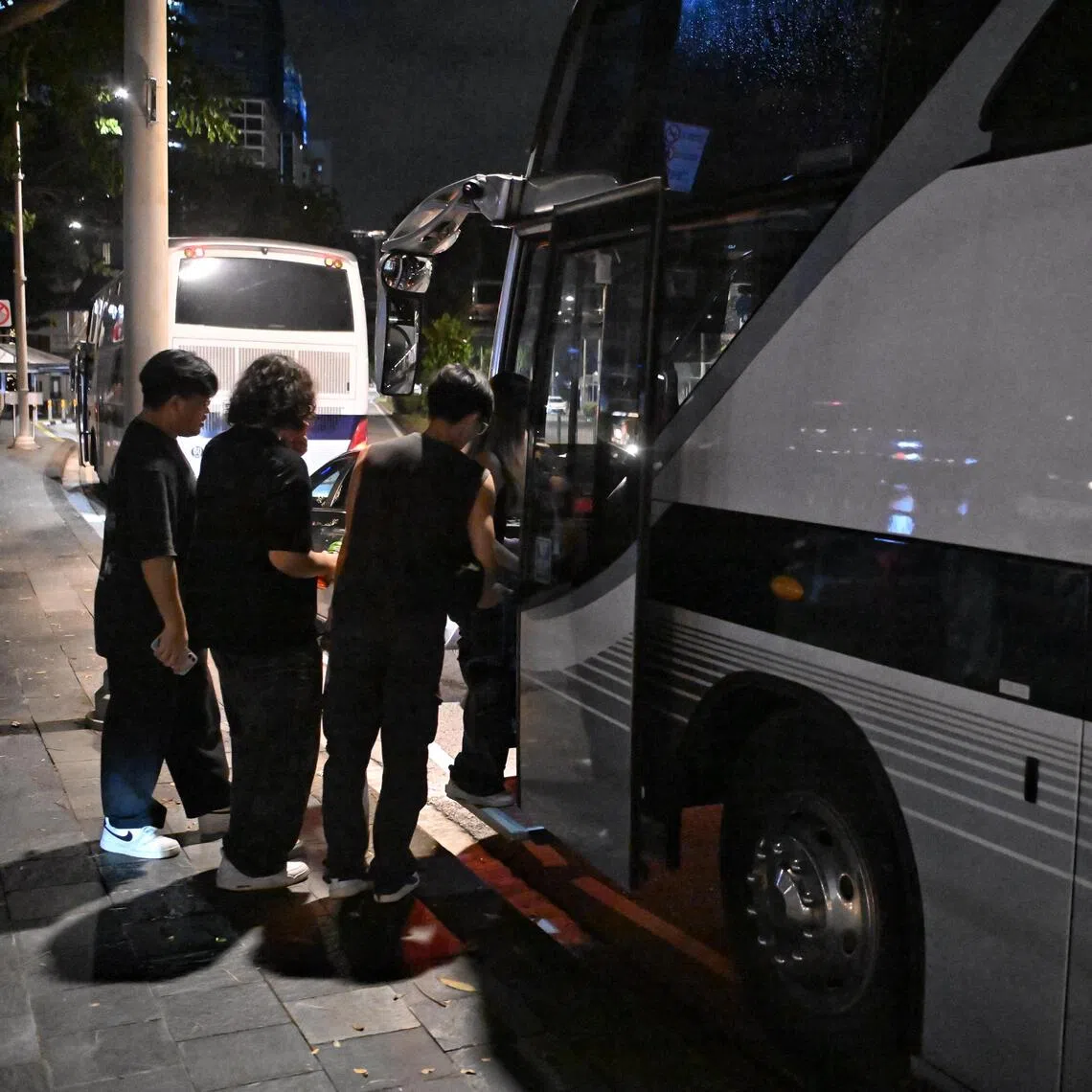 Passengers boarding a Tampines-bound free shuttle service, first introduced by Clarke Quay on Dec 5.  ST PHOTO: AZMI ATHNI