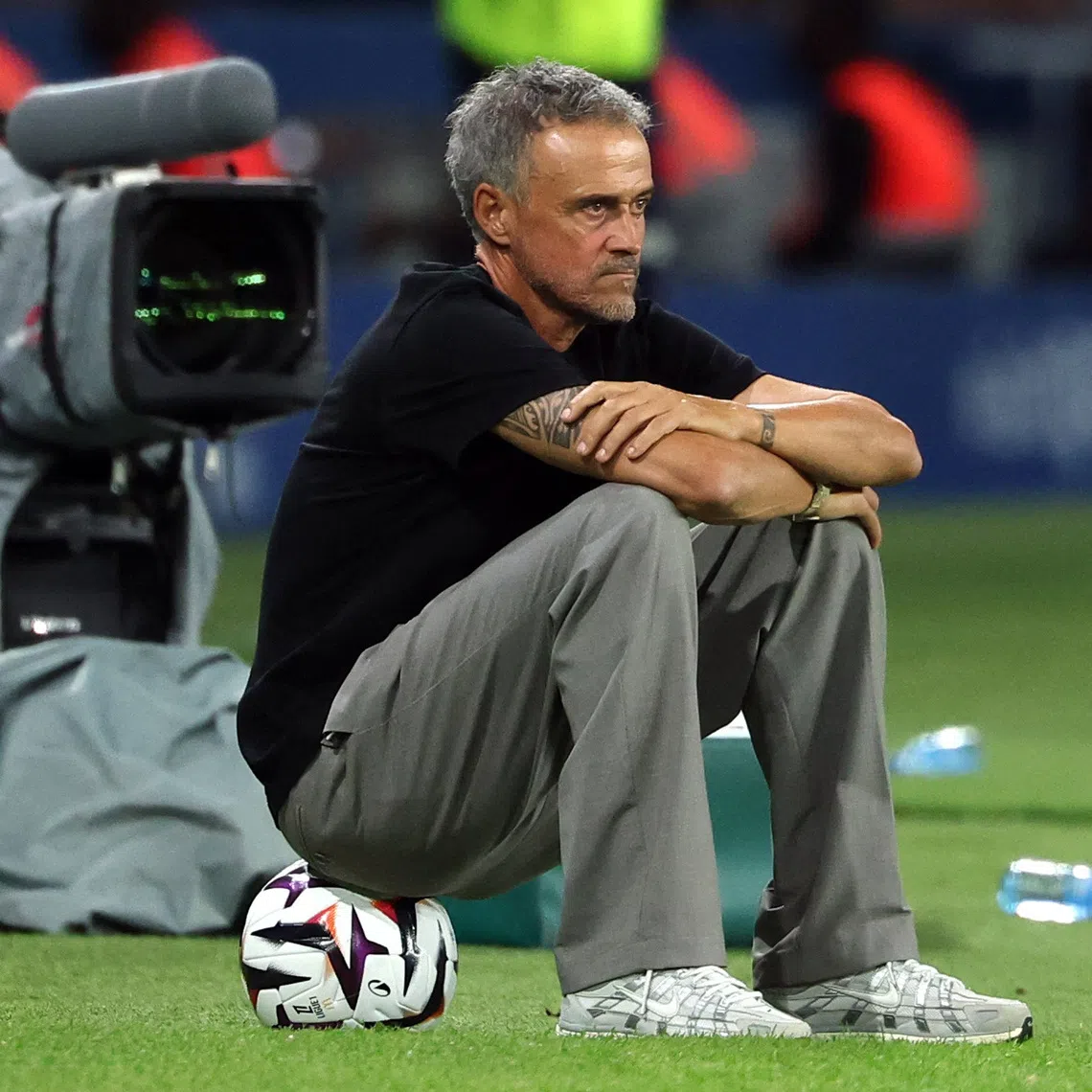 Soccer Football - Ligue 1 - Paris St Germain v AS Monaco - Parc des Princes, Paris, France - September 4, 2026 Paris St Germain coach Luis Enrique looks on during the match REUTERS/Stephanie Lecocq