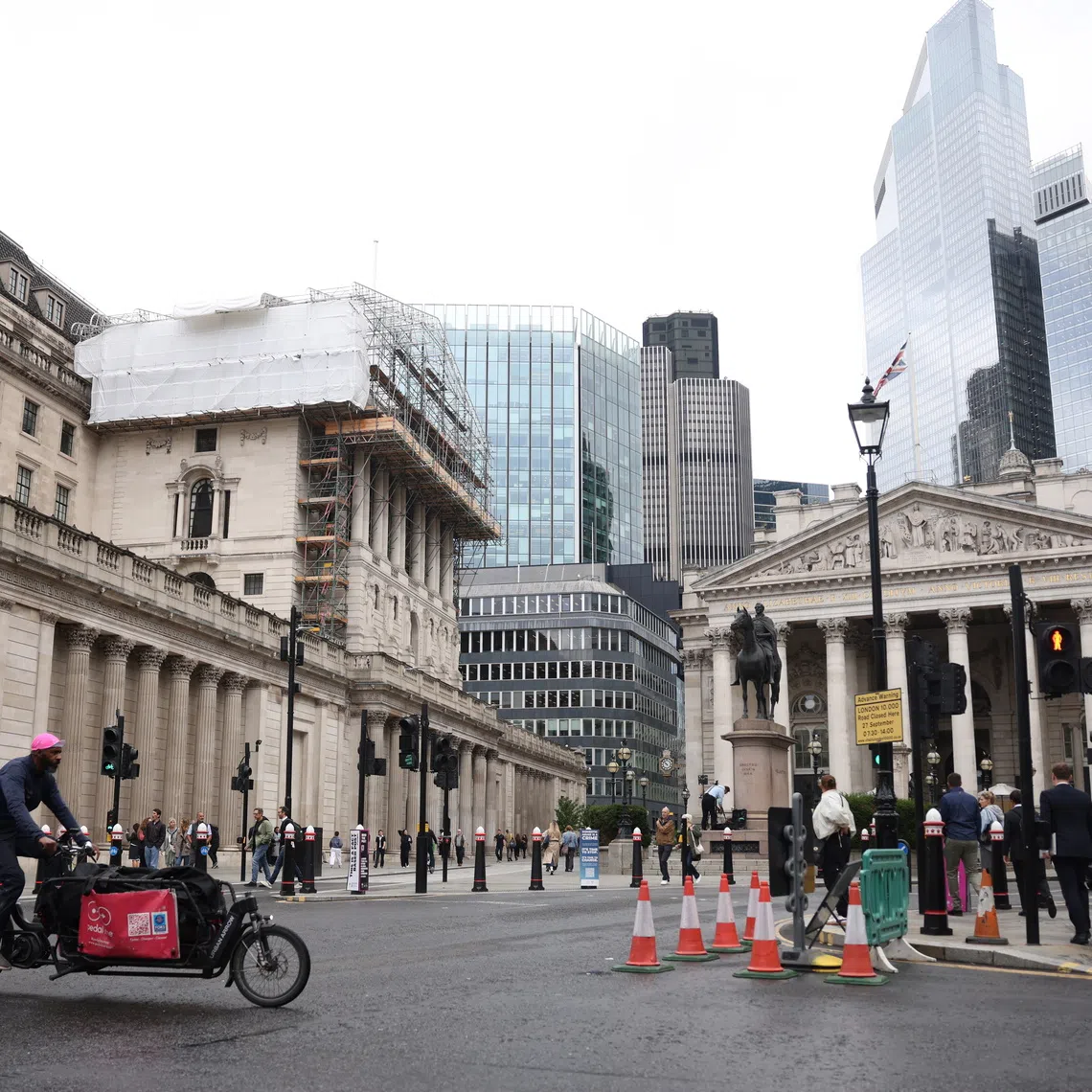 In its quarterly financial stability record, Bank of England policymakers said interconnected vulnerabilities in the financial system were rising.