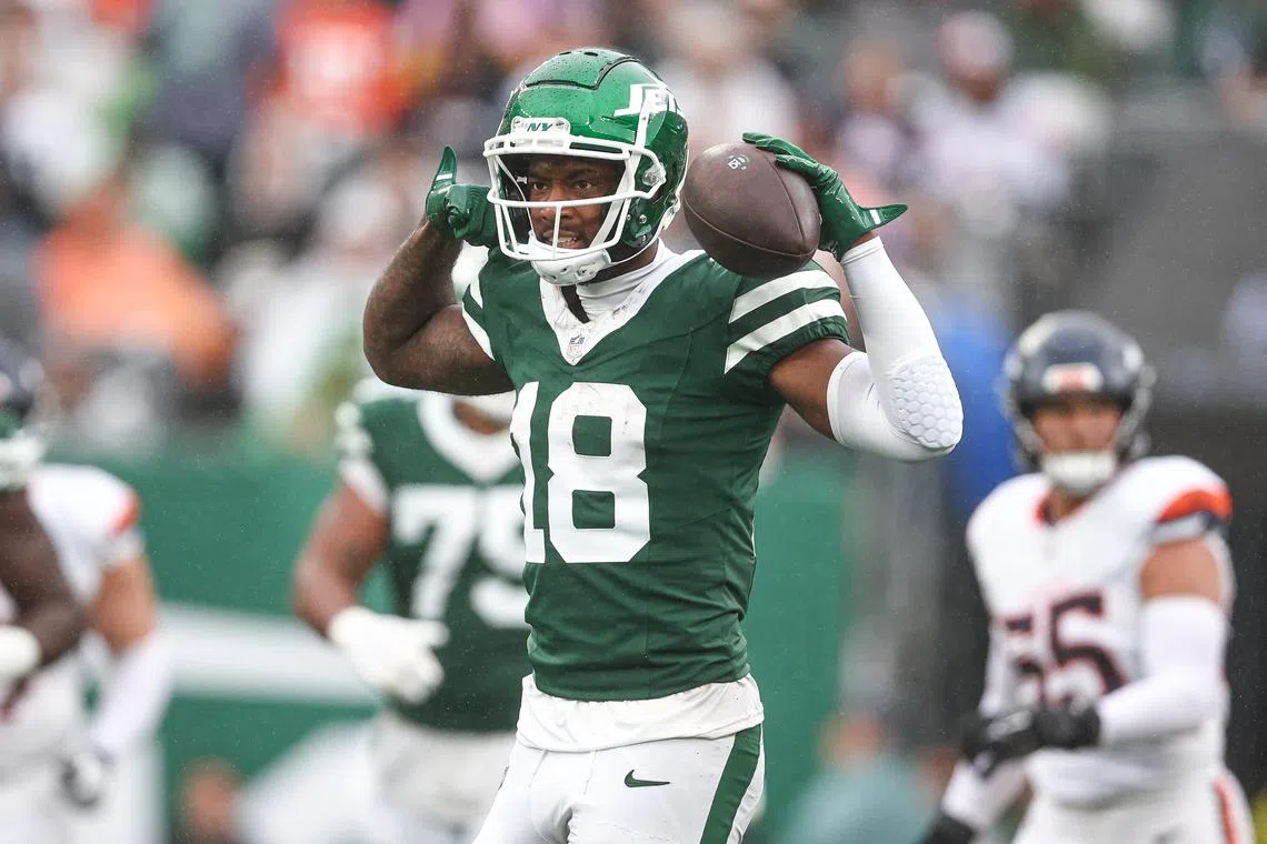 FILE PHOTO: Sep 29, 2024; East Rutherford, New Jersey, USA; New York Jets wide receiver Mike Williams (18) celebrates a first down reception during the second half against the Denver Broncos at MetLife Stadium. Mandatory Credit: Vincent Carchietta-Imagn Images/File Photo