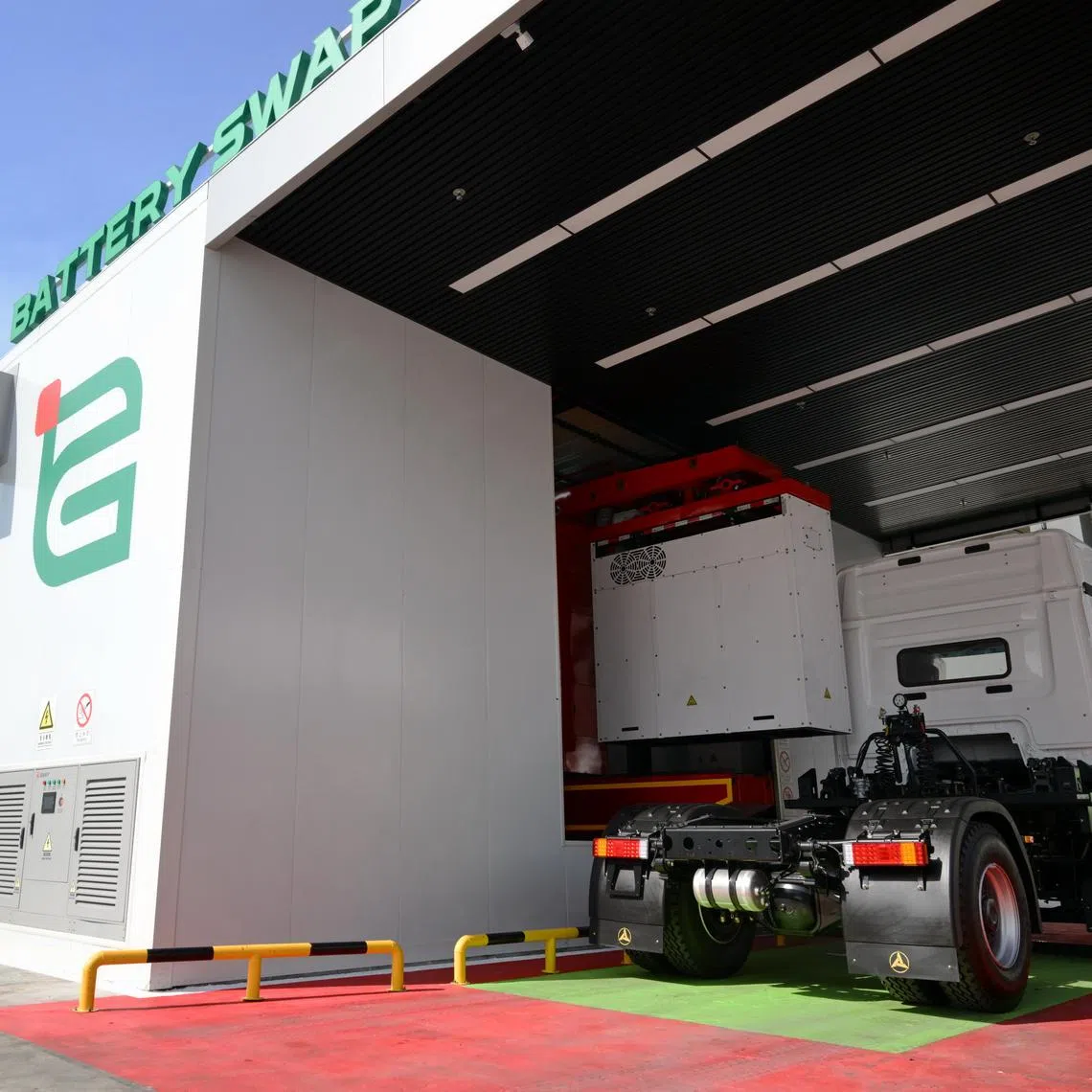 A prime mover being outfitted with a full battery pack at the launch of the first battery charge and swop station for heavy vehicles on Aug 1.