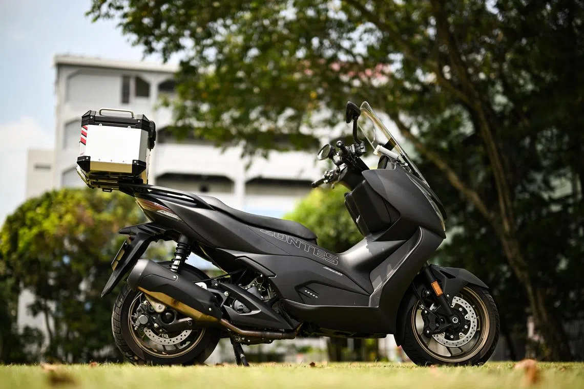 ST20230412-202379214643-Lim Yaohui-Zaihan Mohamed Yusof-zyzontesXX/
Review of the Zontes 350D scooter along Sims Drive on Apr 12, 2023.
(ST PHOTO: LIM YAOHUI)