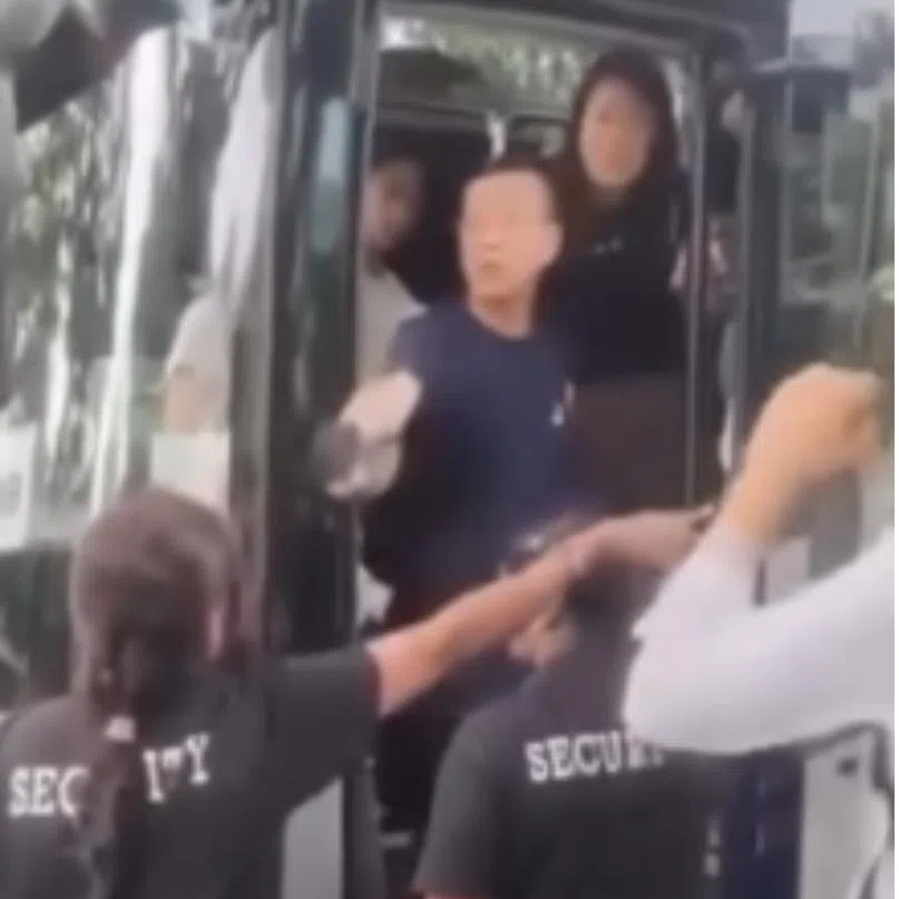 A video of the incident shows a man standing at the door of a bus arguing with two women wearing Safra security uniforms.