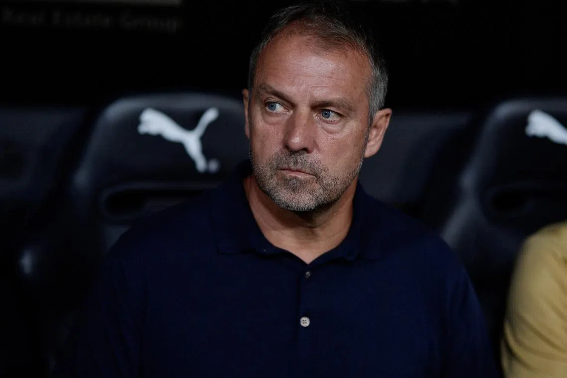 Soccer Football - LaLiga - Valencia v FC Barcelona - Estadio de Mestalla, Valencia, Spain - August 17, 2024 FC Barcelona coach Hansi Flick REUTERS/Pablo Morano