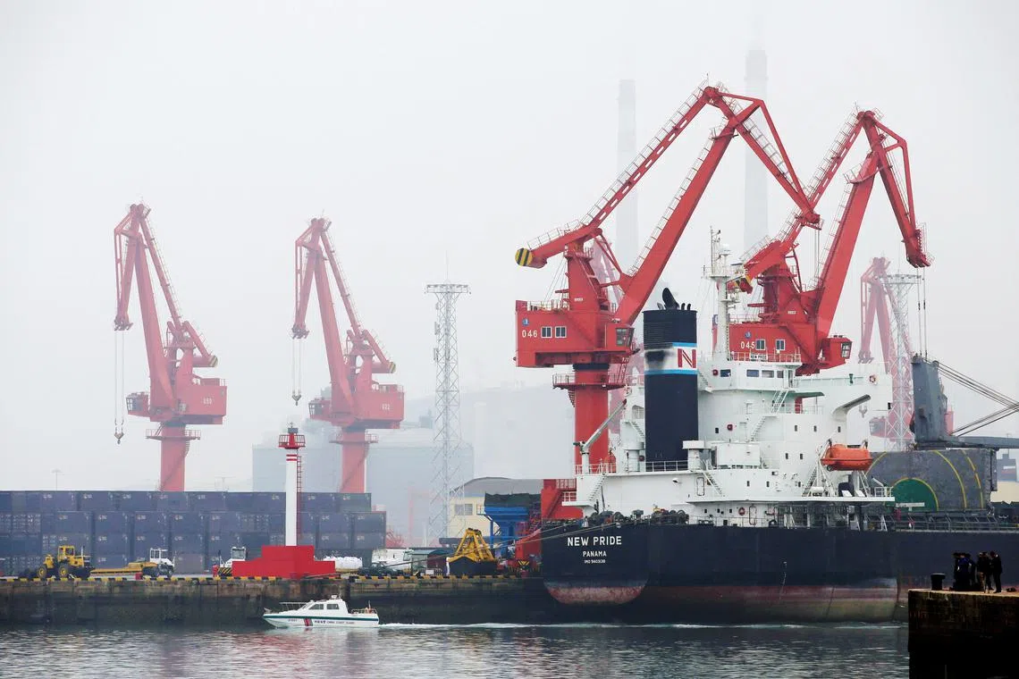 FILE PHOTO: FILE PHOTO: A crude oil tanker is seen at Qingdao Port, Shandong province, China, April 21, 2019. REUTERS/Jason Lee/File Photo/File Photo