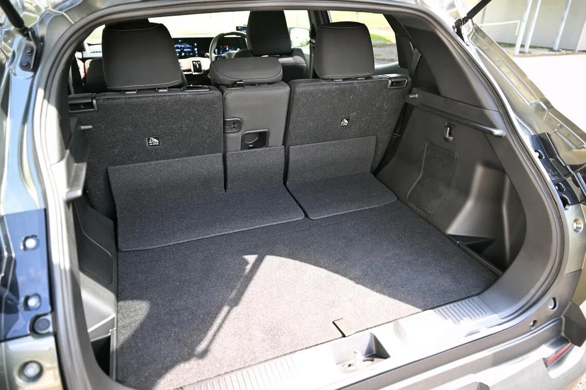 With its 40:20:40 split seats collapsed, the car has 562 litres of stowage.