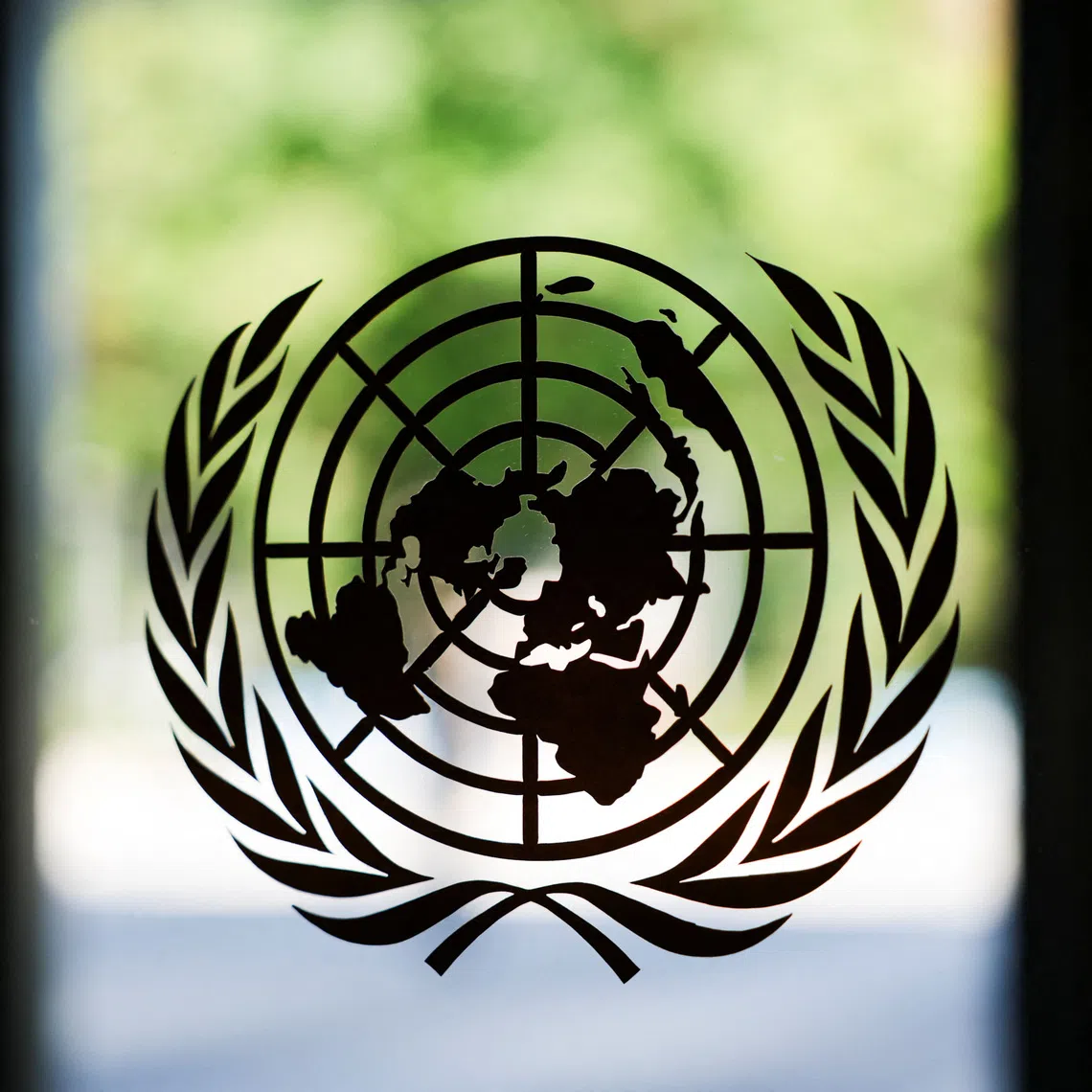 The United Nations logo adorns a window at U.N. headquarters in New York City, U.S., September 18, 2025. REUTERS/Jeenah Moon
