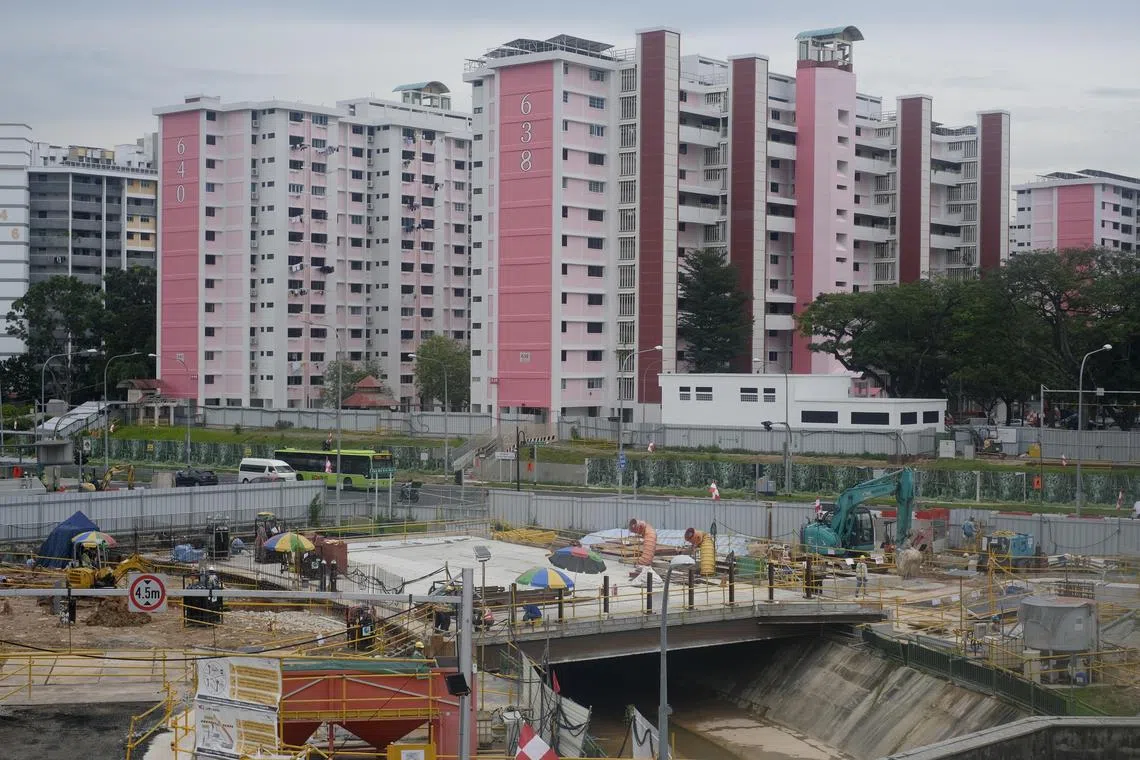 pixgeneric/ Thaddeus Ang/ The North-South Corridor construction along Ang Mo Kio Ave 6 with HDB flats in the background on 26 Apr, 2022. Tags: expressway, road development, noise pollution, housing etc.