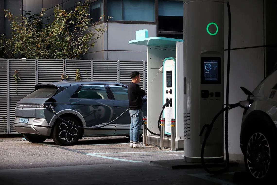 FILE PHOTO: A Hyundai Ioniq 5 electric vehicle is charged at Chaevi Stay Charging Station in Seoul, South Korea, October 18, 2023. REUTERS/Kim Hong-Ji/File Photo