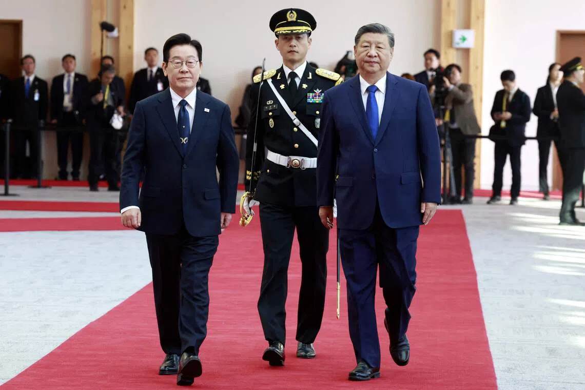 The talks on the sidelines of the Apec gathering came on the final day of Mr Xi’s first trip to South Korea in over a decade