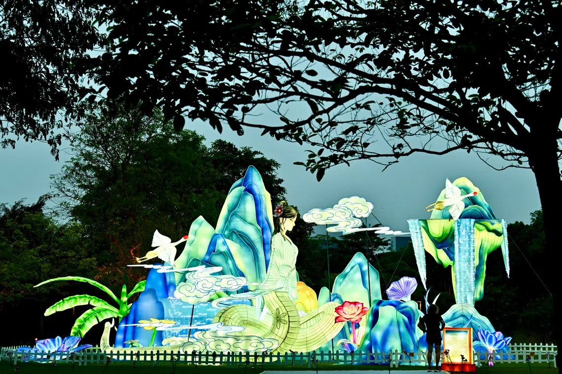 The Lakeside Field features giant lantern displays tracing the  legend of the white snake spirit and the various chapters from the story.