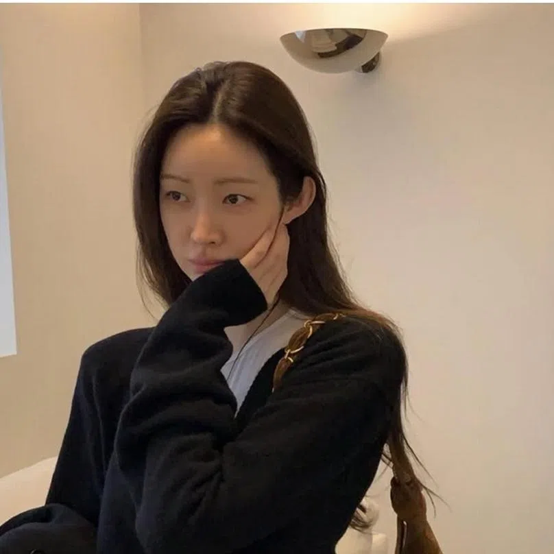 South Korean actor-director Ha Jung-woo (left) and South Korean actress Cha Jung-won have publicly acknowledged that they are dating.