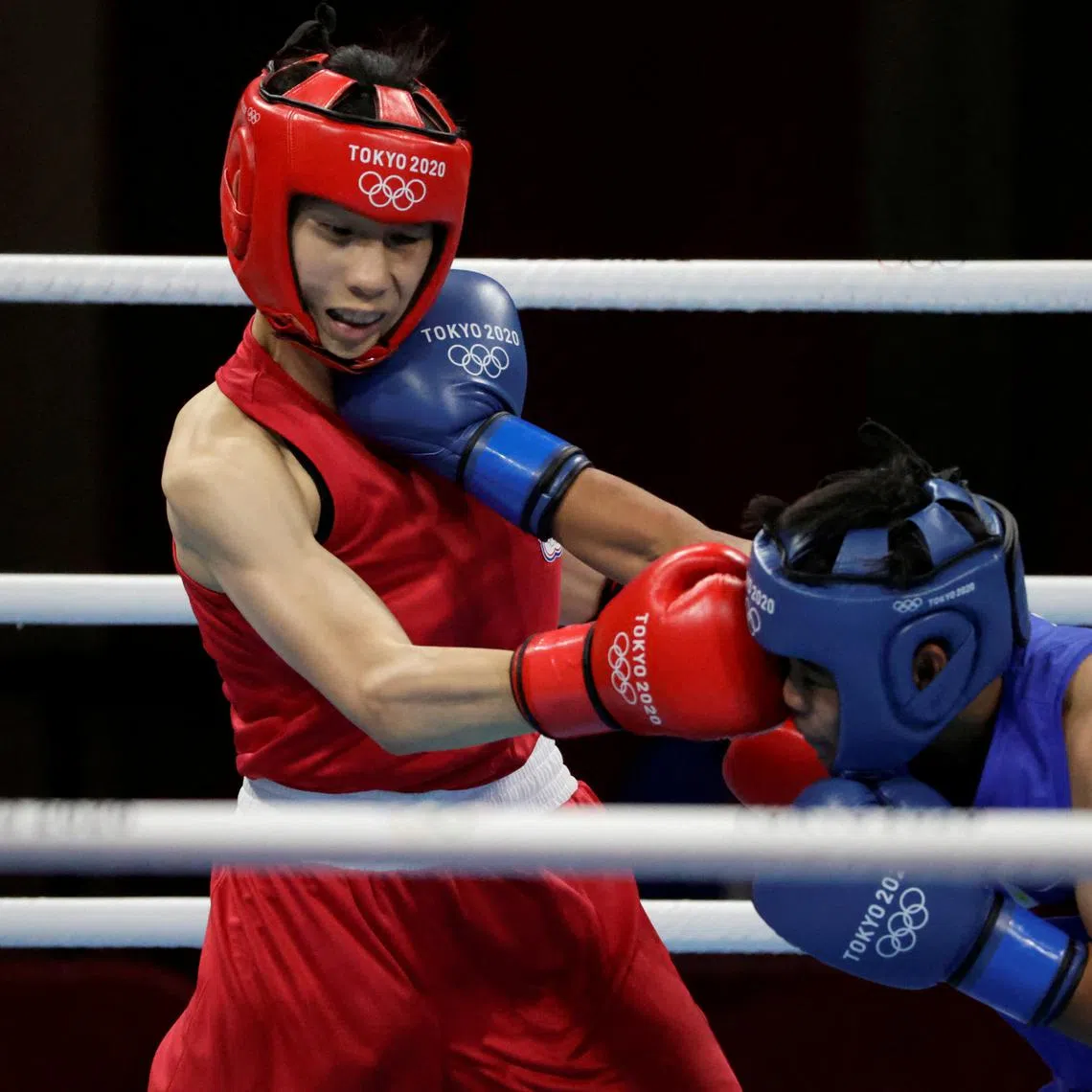 FILE PHOTO: Tokyo 2020 Olympics - Boxing - Women's Featherweight - Last 16 - - Tokyo, Japan - July 26, 2021. Nesthy Petecio of the Philippines in action against Lin Yu-Ting of Taiwan REUTERS/Ueslei Marcelino/File Photo