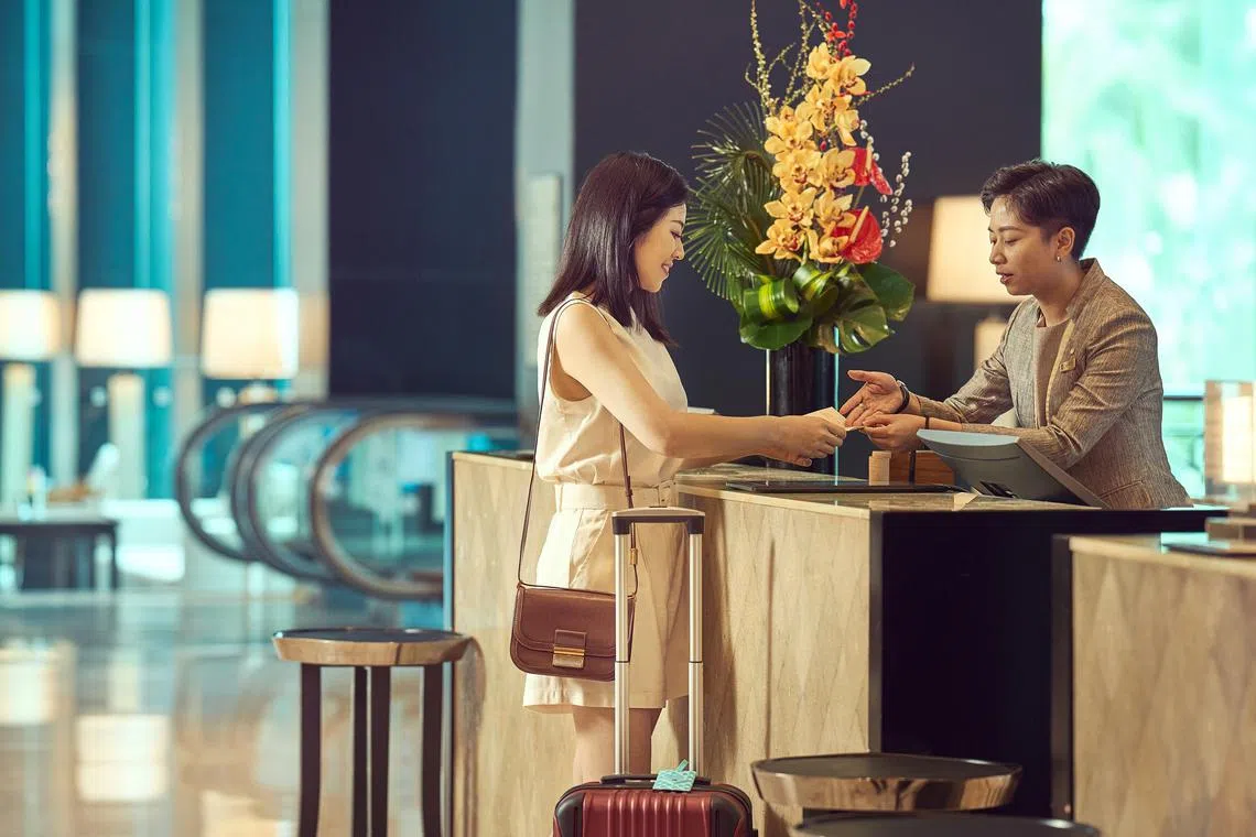 arstatista - Shangri-La Singapore's staff greeting guests.


Source: Shangri-La Singapore