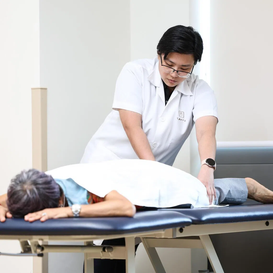 The study found that pain scores for those receiving tuina therapy by a registered TCM practitioner or a combination of tuina therapy and physiotherapy were comparable to those undergoing physiotherapy after two months of treatments.