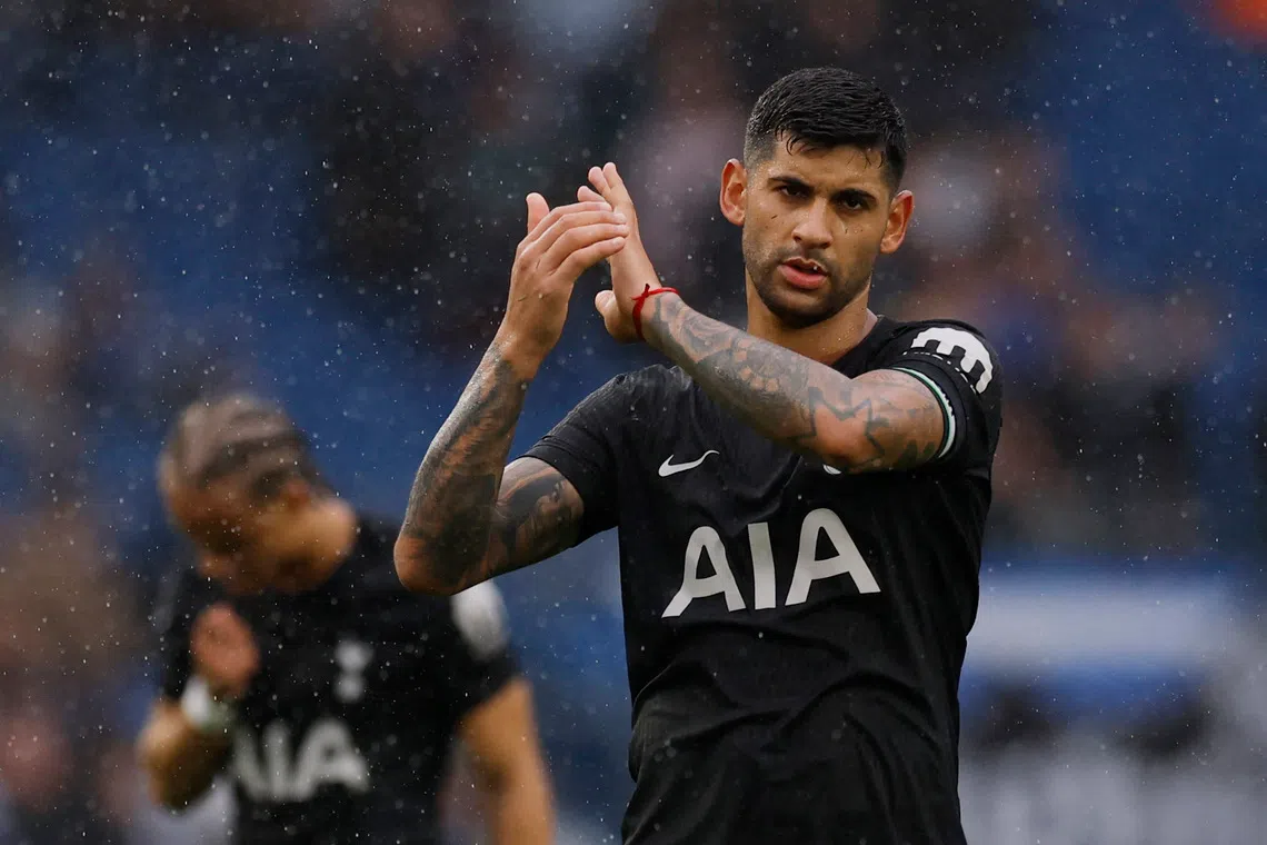 Soccer Football - Premier League - Brighton & Hove Albion v Tottenham Hotspur - The American Express Community Stadium, Brighton, Britain - September 20, 2025 Tottenham Hotspur's Cristian Romero applauds fans after the match Action Images via Reuters/Andrew Couldridge