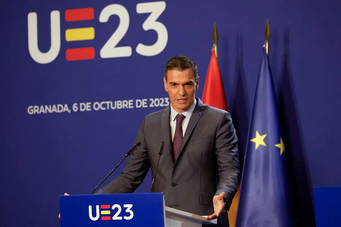 Spain's acting Prime Minister Pedro Sanchez attends a press conference with European Commission President Ursula von der Leyen and European Council President Charles Michel on the day of the informal meeting of European heads of state or government, in Granada, Spain October 6, 2023. REUTERS/Jon Nazca/File Photo