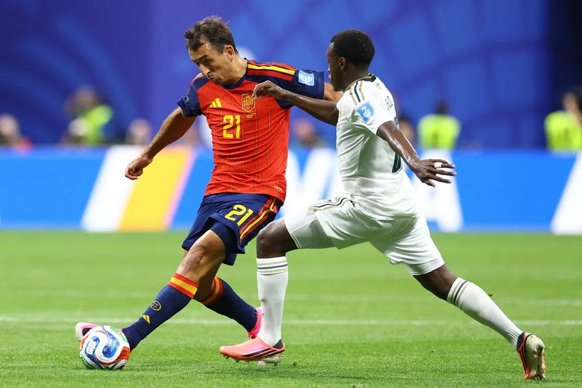 Soccer Football - FIFA World Cup 2026 - Group H - Spain v Saudi Arabia - Atlanta Stadium, Atlanta, Georgia, U.S. - June 21, 2026 Spain's Mikel Oyarzabal in action with Saudi Arabia's Saud Abdulhamid IMAGN IMAGES via Reuters/Nathan Ray Seebeck